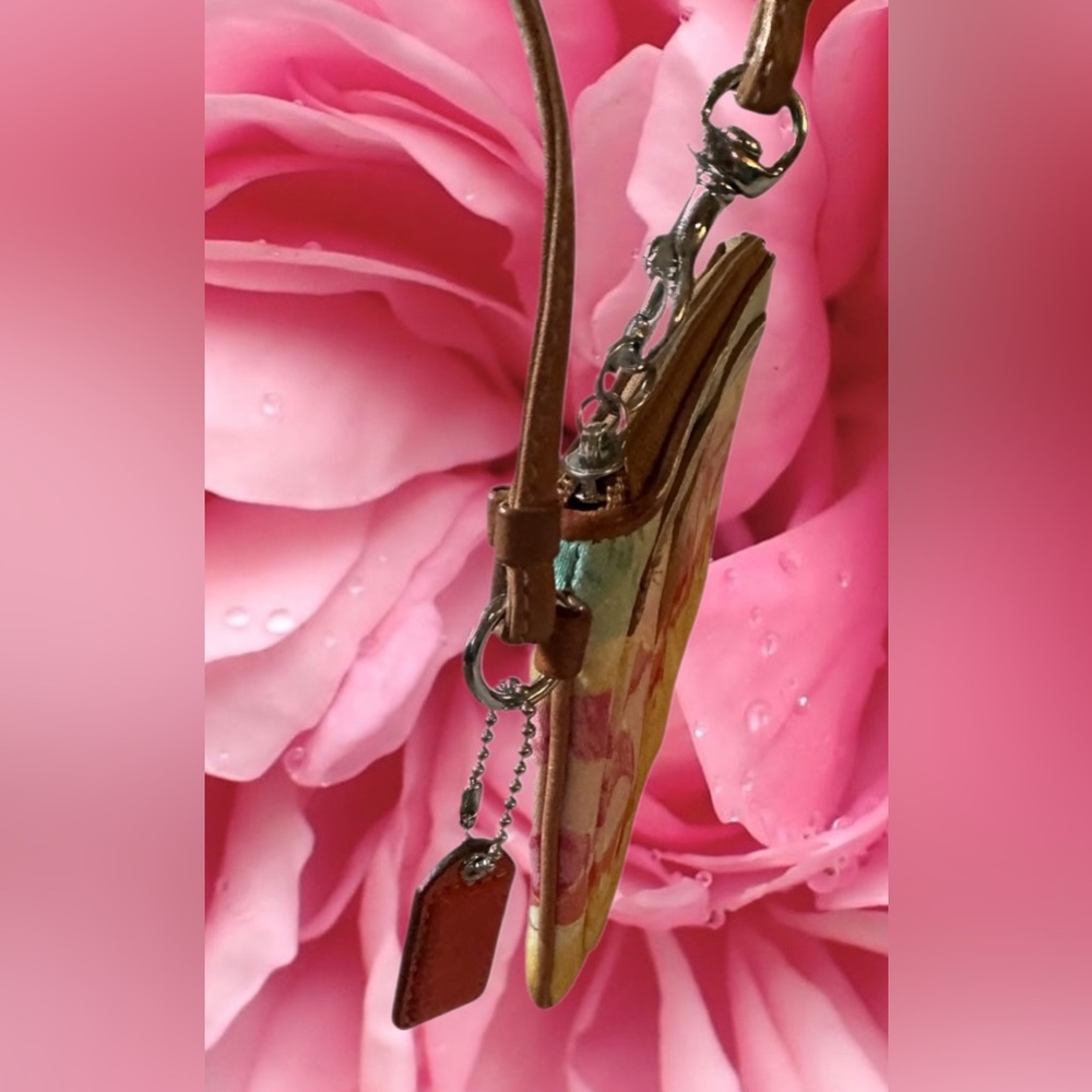 Coach Hamptons Weekend Signature Watercolor Wristlet - Picture 4 of 12